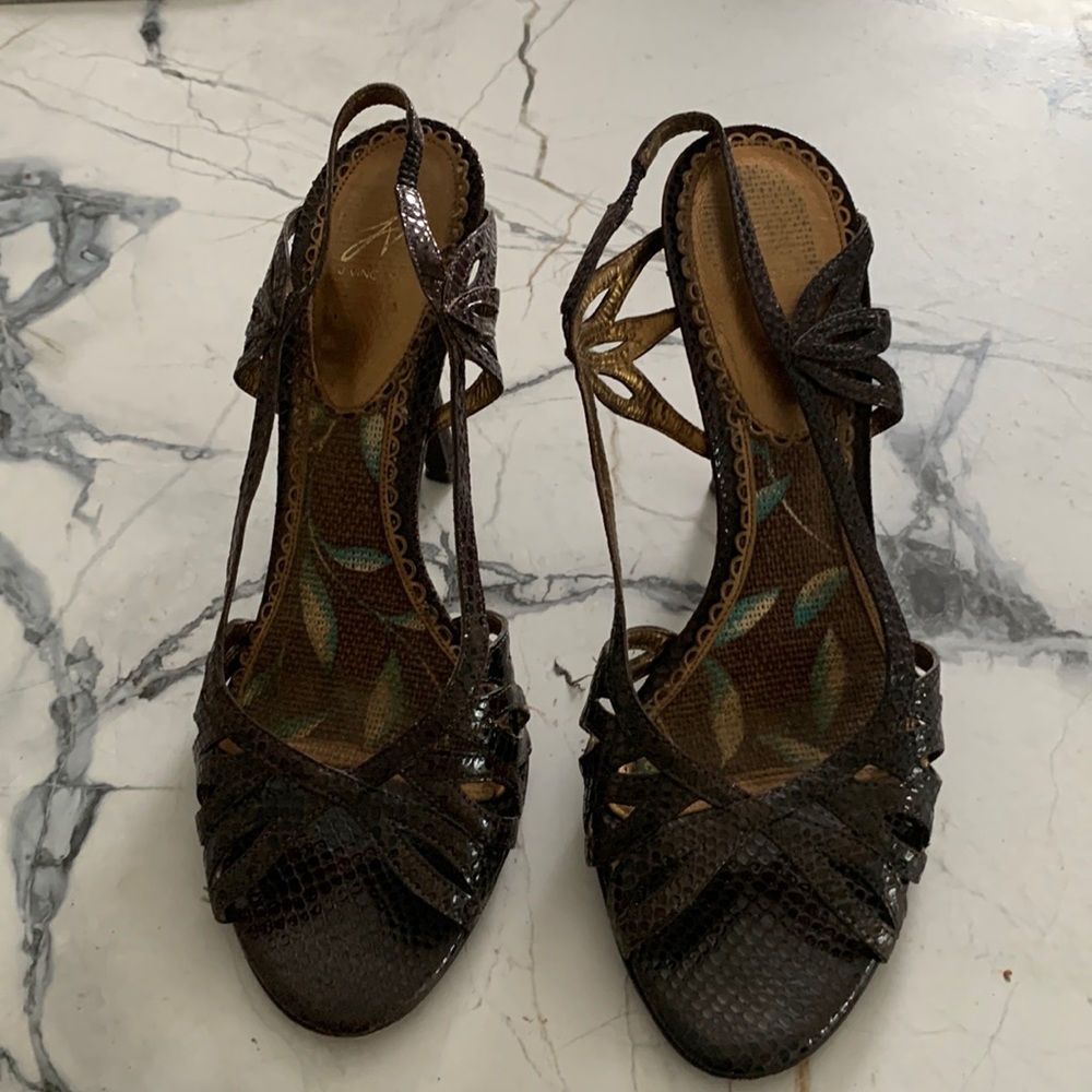 J Vincent Sandals